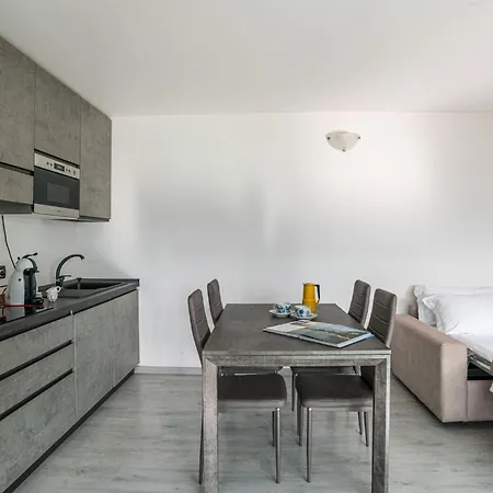 Guesthost - Mandello Studio Apt With View & Parking דירה *