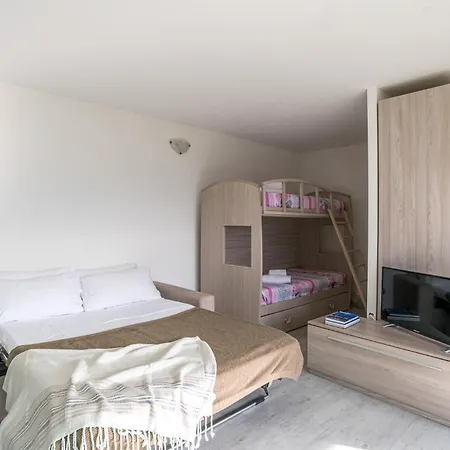 Guesthost - Mandello Studio Apt With View & Parking דירה מנדלו דל לאריו