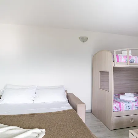דירה Guesthost - Mandello Studio Apt With View & Parking *
