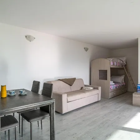 דירה Guesthost - Mandello Studio Apt With View & Parking *