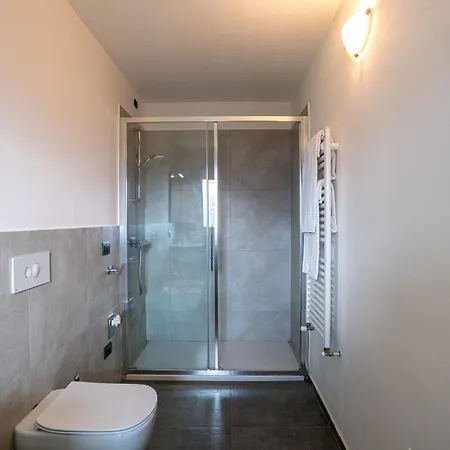 דירה Guesthost - Mandello Studio Apt With View & Parking מנדלו דל לאריו