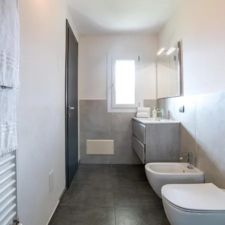Guesthost - Mandello Studio Apt With View & Parking * Mandello del Lario