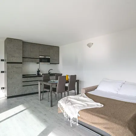 Guesthost - Mandello Studio Apt With View & Parking Διαμέρισμα